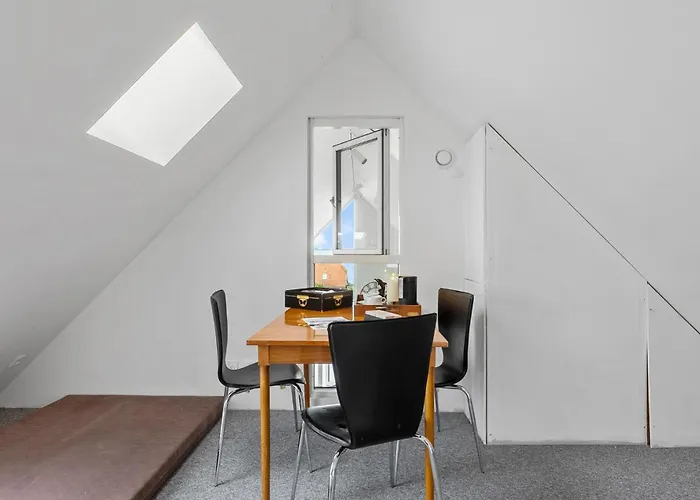 3 Bedroom Beautiful In Feriehus